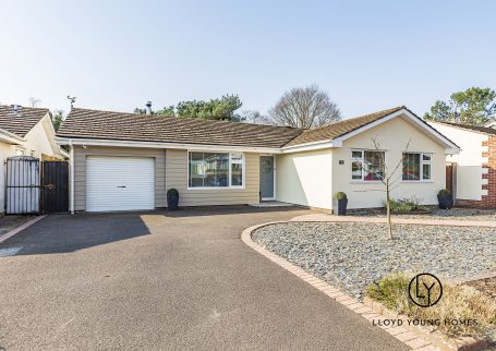 3 Bed Detached Bungalow, Foreland Close