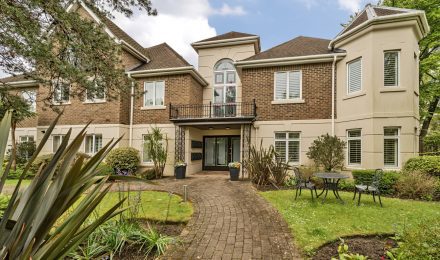 Kings Avenue, Lower Parkstone. 2 Bed Apartment