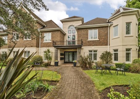 Kings Avenue, Lower Parkstone. 2 Bed Apartment
