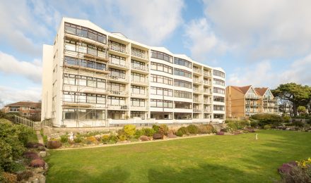 Carlinford, 2 Bed Cliff Top Apartment