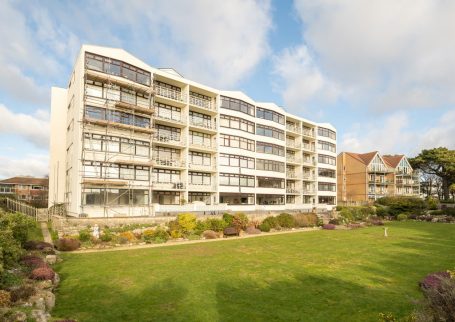 Carlinford, 2 Bed Cliff Top Apartment