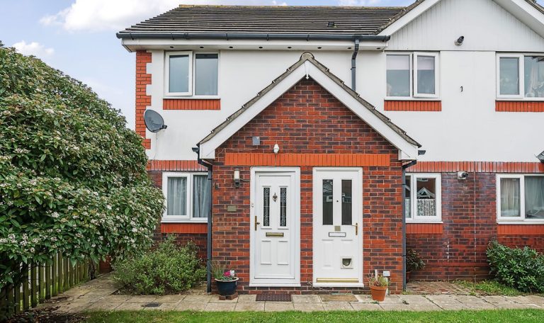 Wolfe Close, Christchurch, BH23 1EL