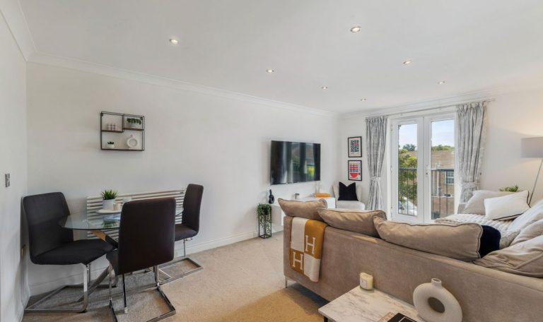 Harbour House, Doulton Gardens, Whitecliff, BH14 8RQ