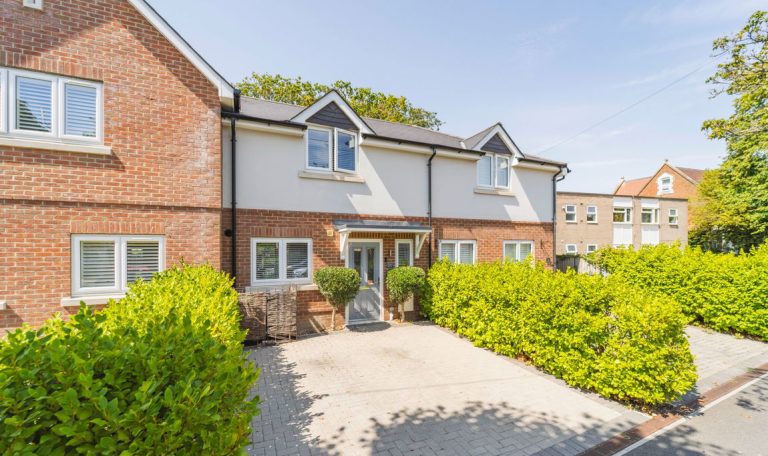 Avenue Road, Christchurch, BH23 2BY